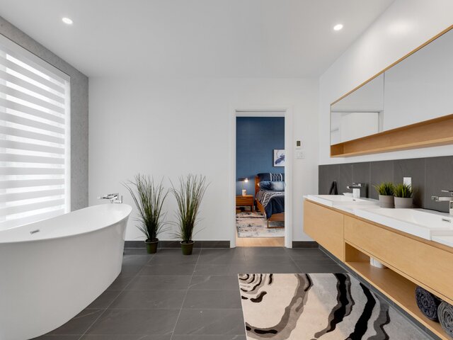 Ensuite bathroom