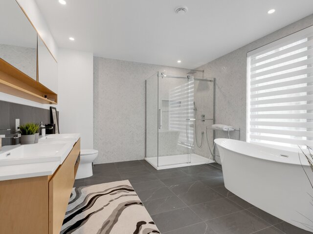 Ensuite bathroom